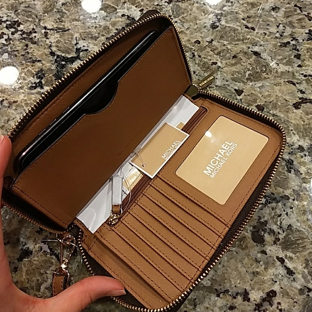 *1 LEFT* MK Large Phone Wallet - Picture 7 of 8